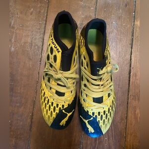 Puma Netfit Future Soccer Cleats. Boys 6